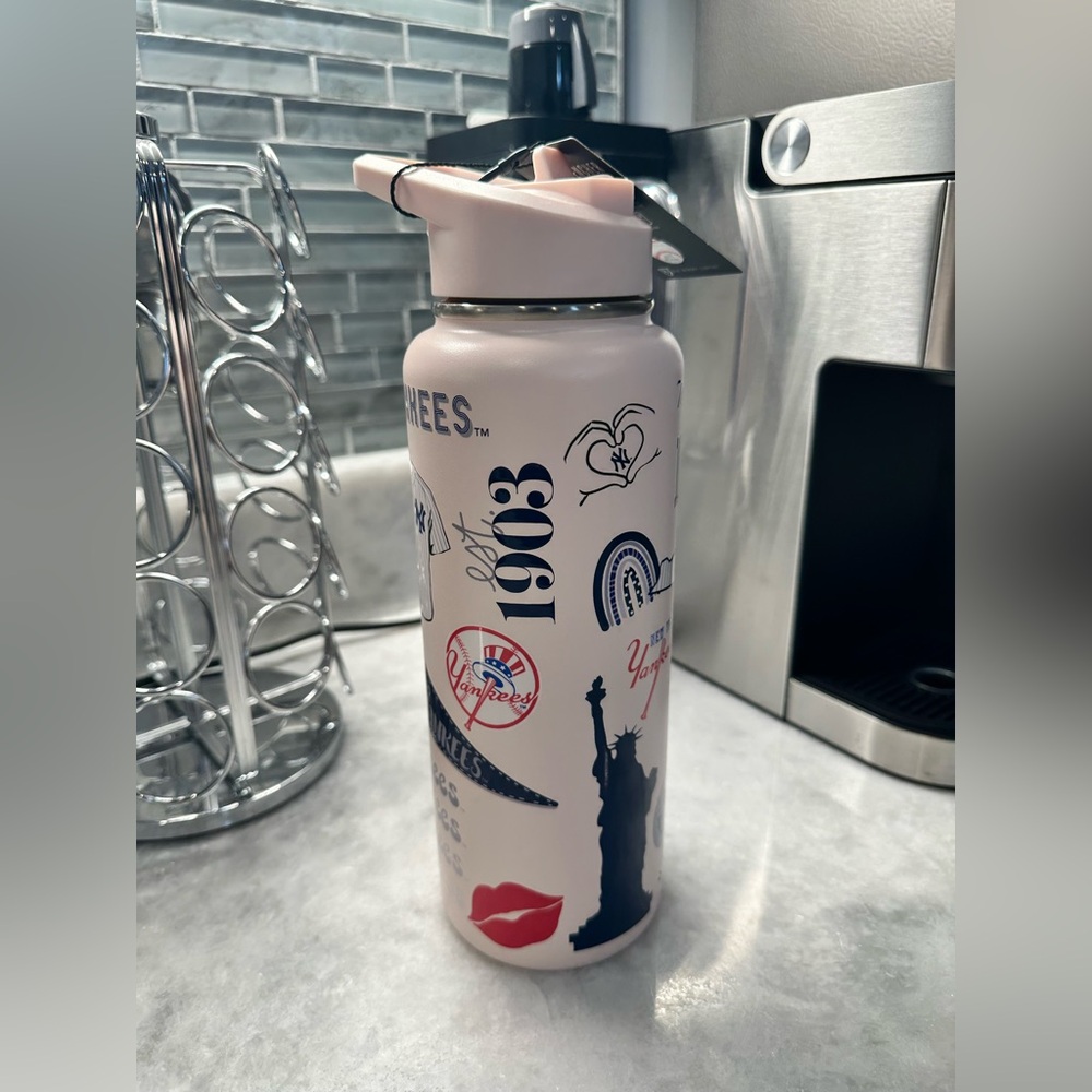 New York Yankees Pink 34oz Unique Design Quencher Tumbler - Picture 4 of 11